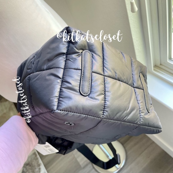 🆕 5L BLACK- NWT lululemon quilted grid crossbody bag with BLACK glossy emblem - Picture 12 of 14